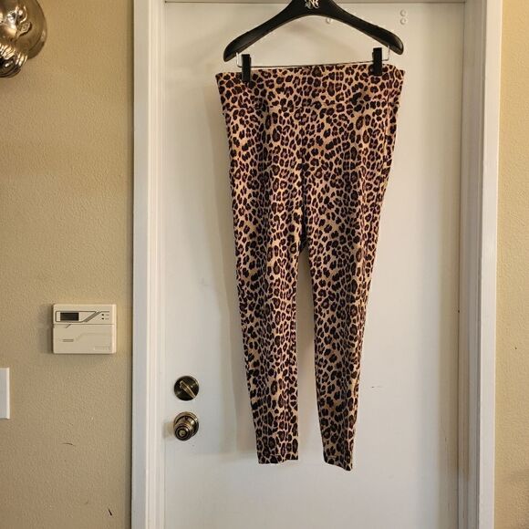 Torrid leopard print pixie pants - Picture 2 of 8